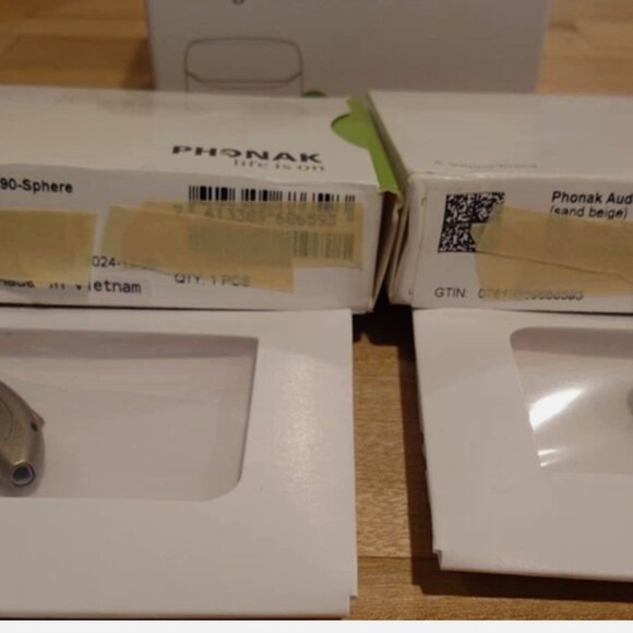 New pair Phonak Infinio I90 Sphere with Charger and all accessories - Picture 3 of 3